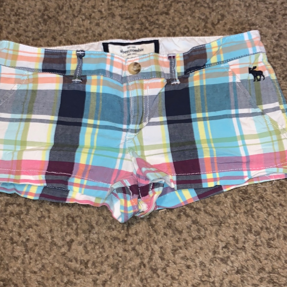Plaid Abercrombie & Fitch shorts